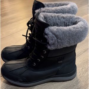 Womens uggs size 11 I wore them over the weekend and they fit like a 10.5.